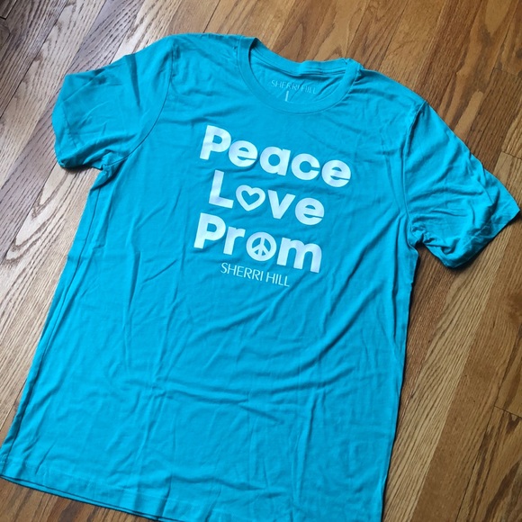Sherri Hill Tops - Sherri Hill T-shirt Sherri Hill Tops - Sherri Hill T-shirt